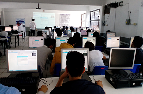 Foto 4 del taller Linux en CETis 3