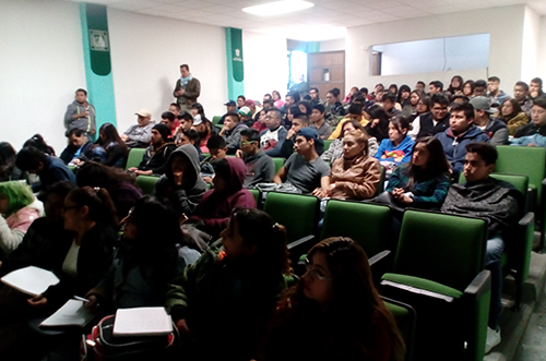 Foto 2 de la plática Java Cloud en TESE